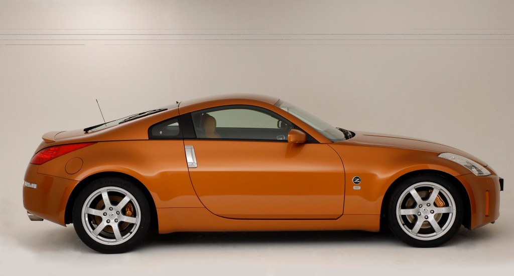 An orange Nissan 350Z