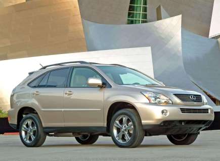 The 2008 Lexus RX 400h Is a Fuel-Efficient and Capable Crossover Bargain