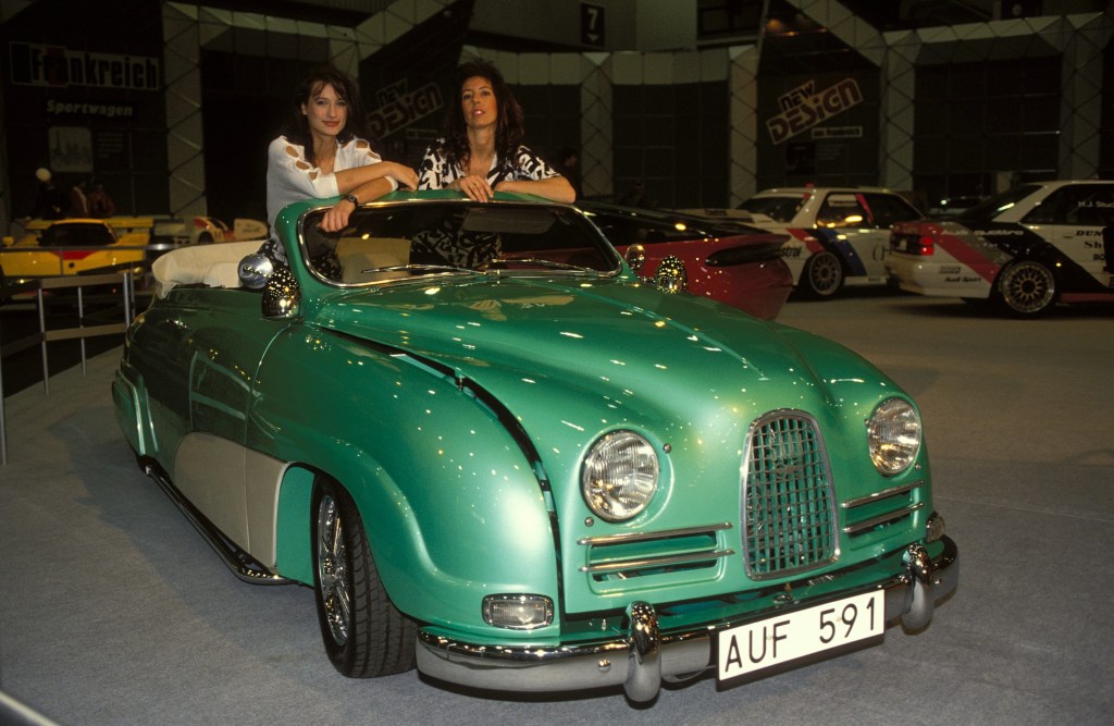 old green Saab with two women 