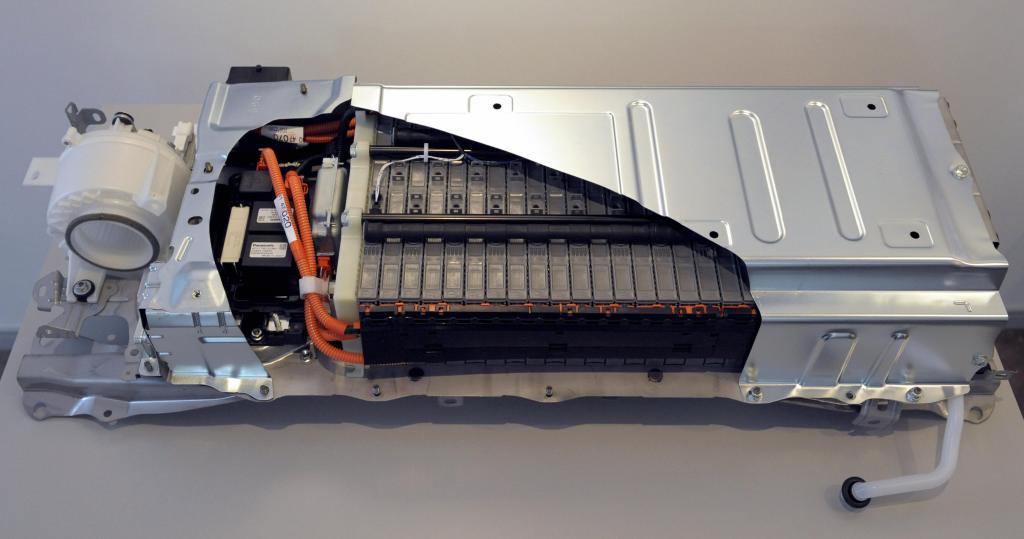 This photo shows the cutting model of Toyota Motors' third-generation Prius hybrid vehicle's battery module.