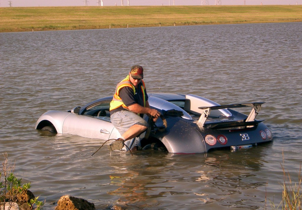 2006 Bugatti Veyron in water