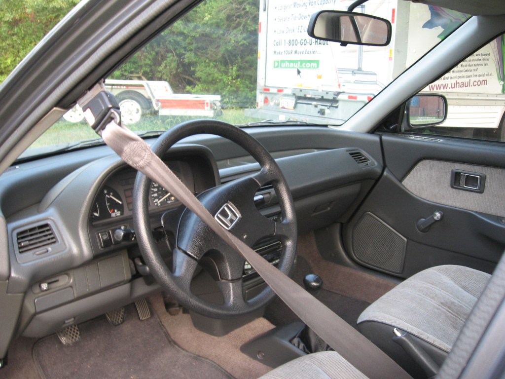 An automatic seat belt in a 1991 Honda Civic