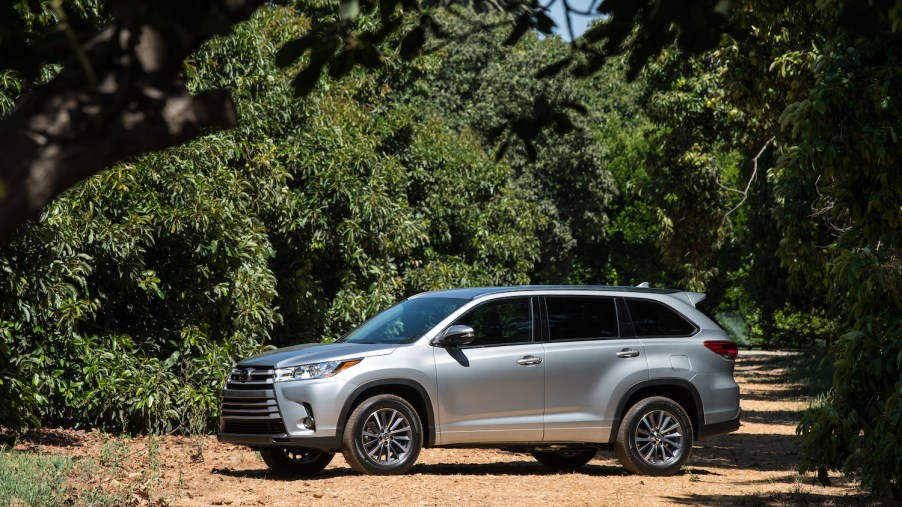 The 2017 Toyota Highlander is the Best CPO Three-Row SUV Under $30,000 ...