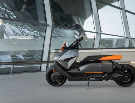 BMW Has an Electric Scooter Again: The Sharp 2022 CE 04