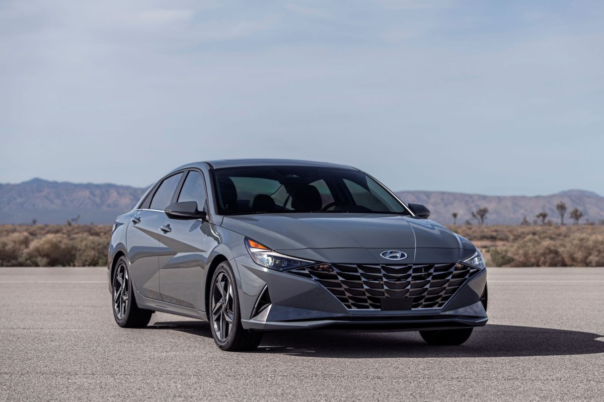 Already a FuelEfficient Hit — the 2021 Hyundai Elantra Hybrid