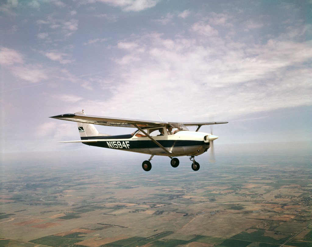 Cessna 172 in flight