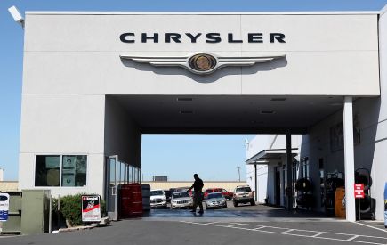 Chrysler and Dodge Minivans Investigated for Broken Sliding Doors