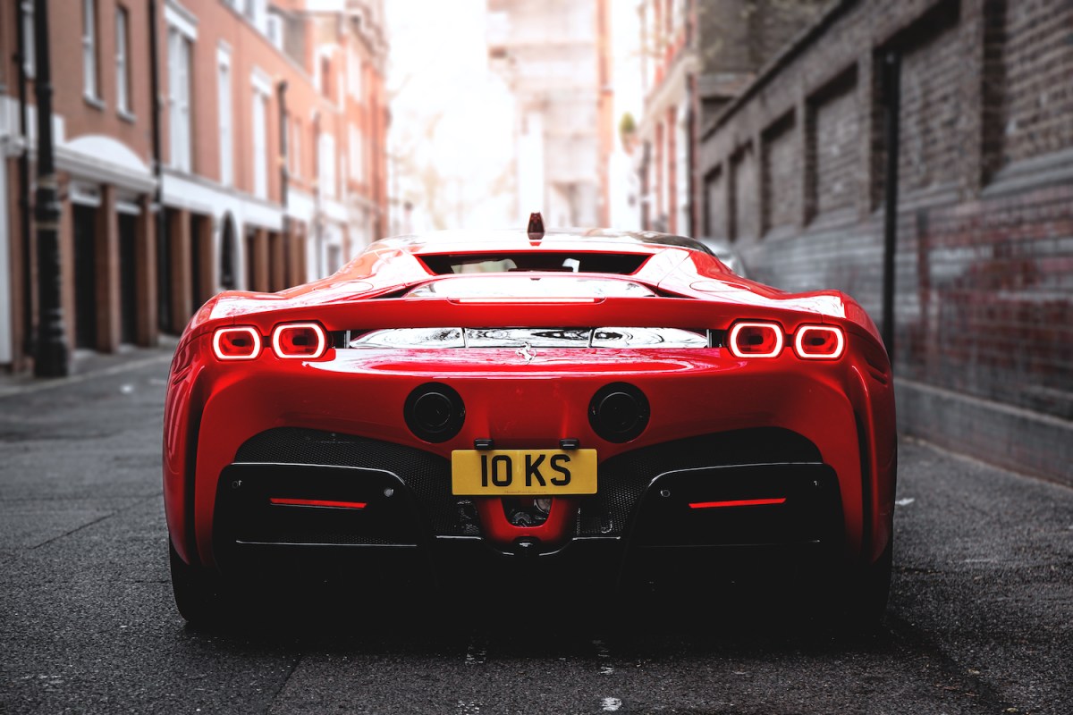 ferrari-sf90-stradale-rear-alleyway