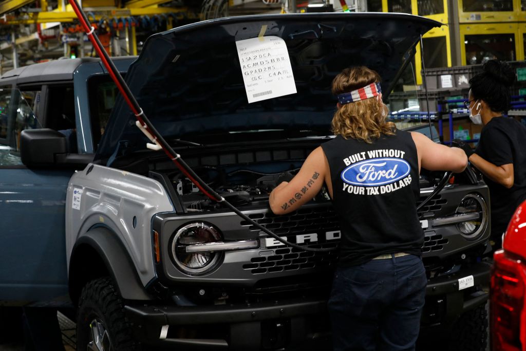 Ford Bronco assembly with worker