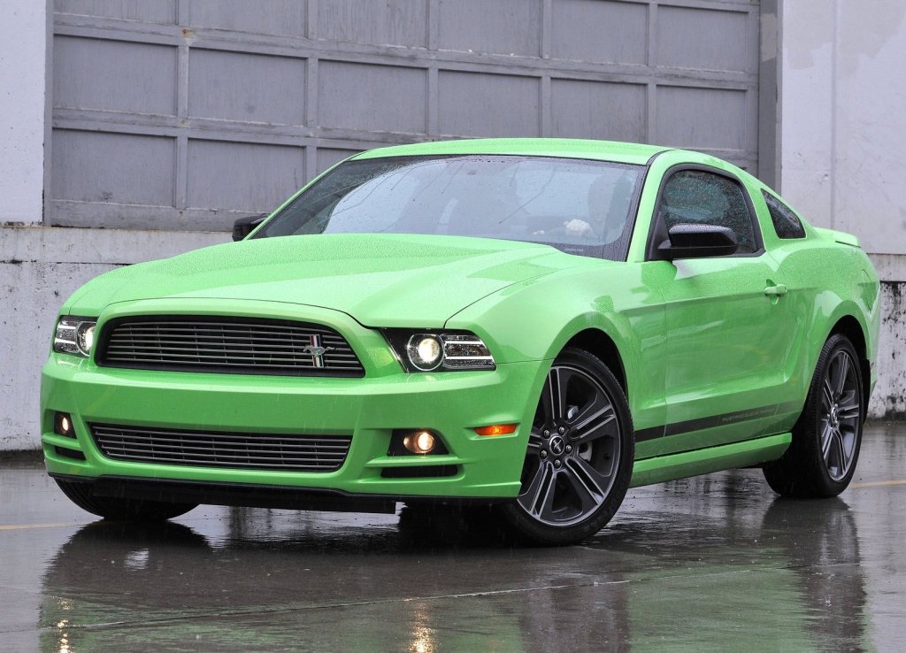 2013 Ford Mustang in green