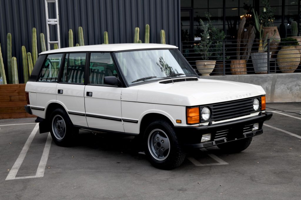 An old Land Rover Defender model presented at the 2019 Los Angeles Auto Show