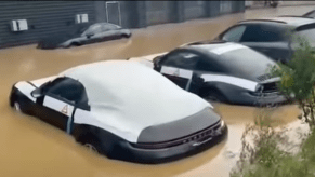 Porsche Dealer flooding in German
