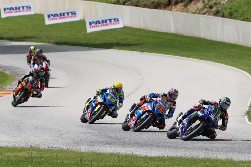 Racers in a MotoAmerica HONOS Superbike race