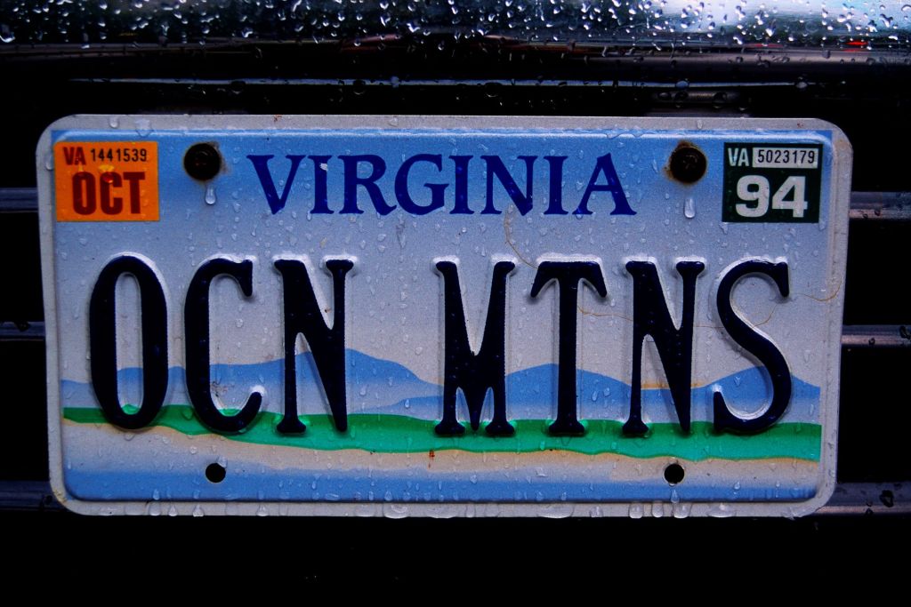 A Virginia vanity plate that spells 'OCN MTNS' for Ocean Mountains