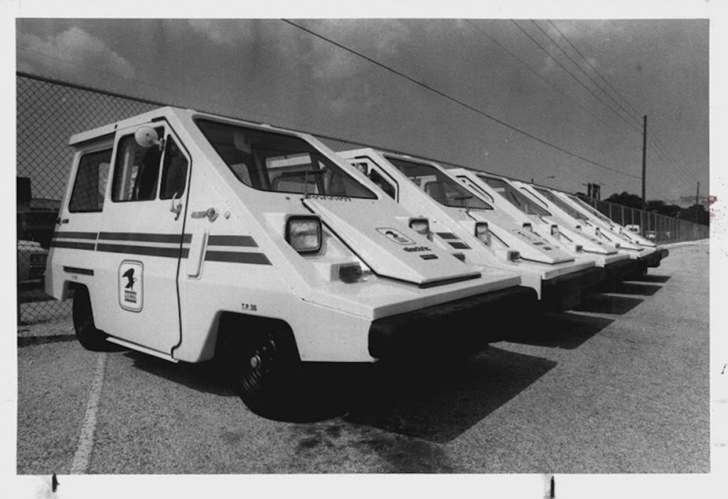 A fleet of ComutaCar Postal Vans