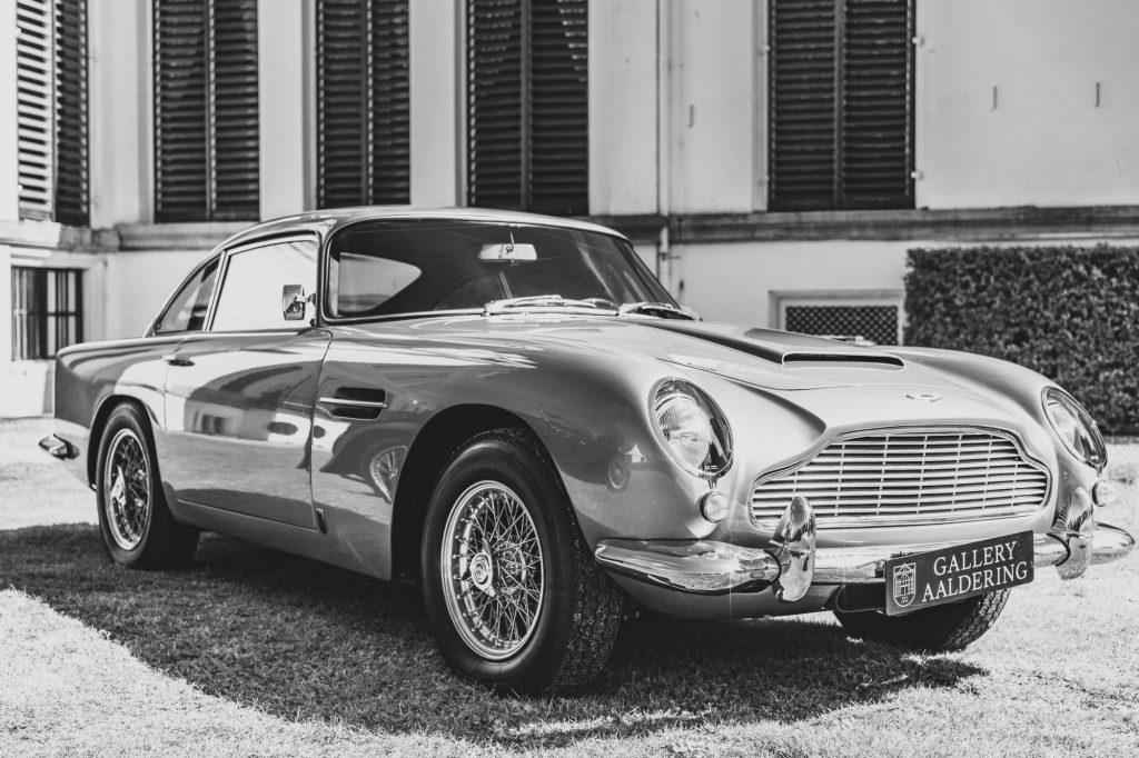 James Bond: Classic Cars like the Aston Martin DB5