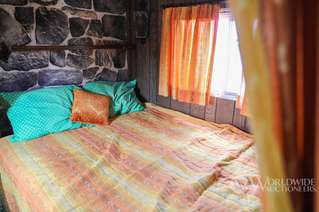 1974 Camelot Cruiser bedroom