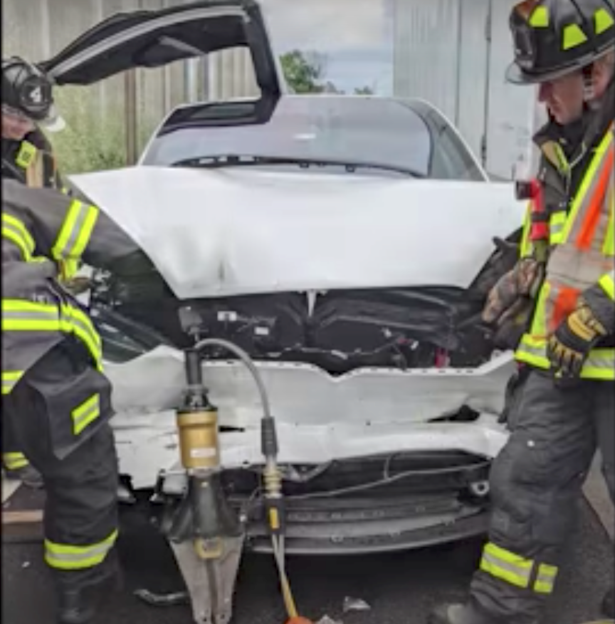 2 crash Tesla Model X