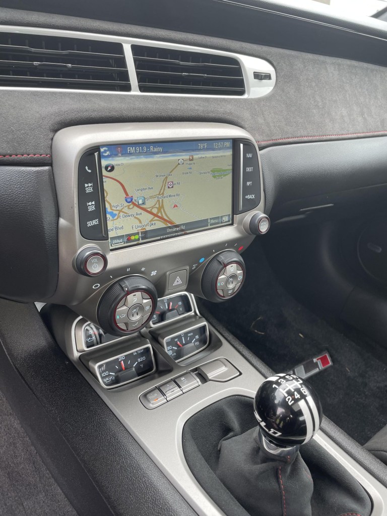 2015 ZL1 Camaro manual transmission and touchscreen