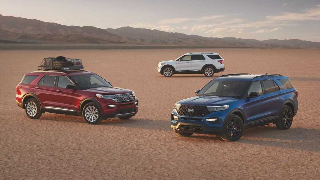 2022 Ford Explorer ST models in the desert
