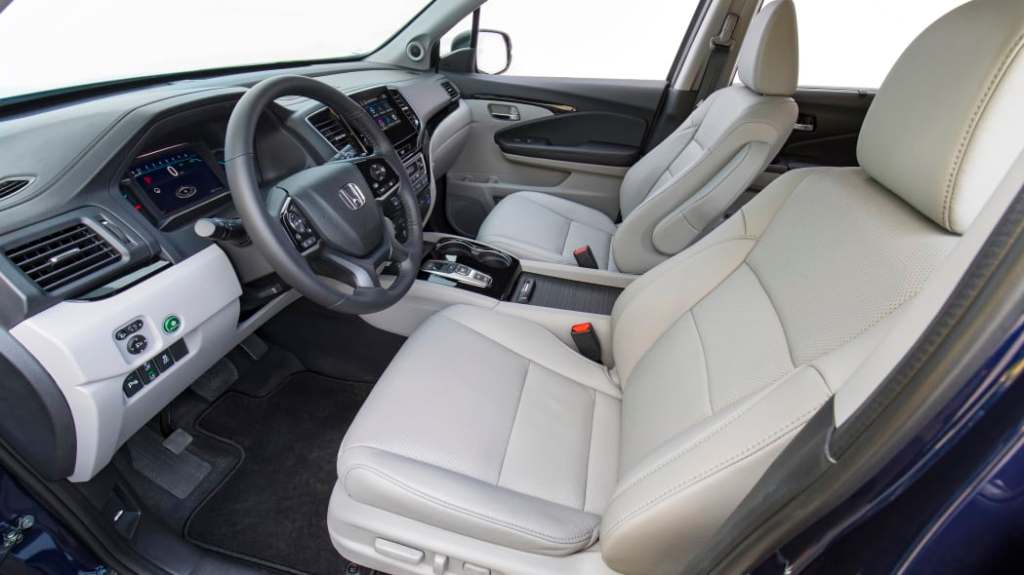 2022 Honda Pilot interior