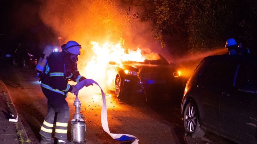 Firefighters extinguishing a car fire in Bahrenfeld