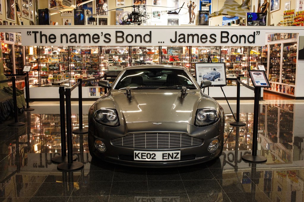 Dezerland Bond Museum