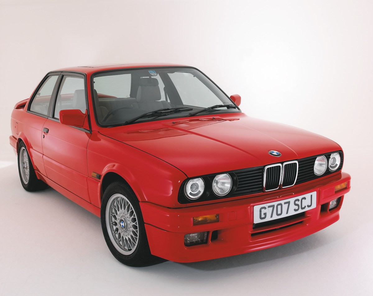 red bmw e30 325is
