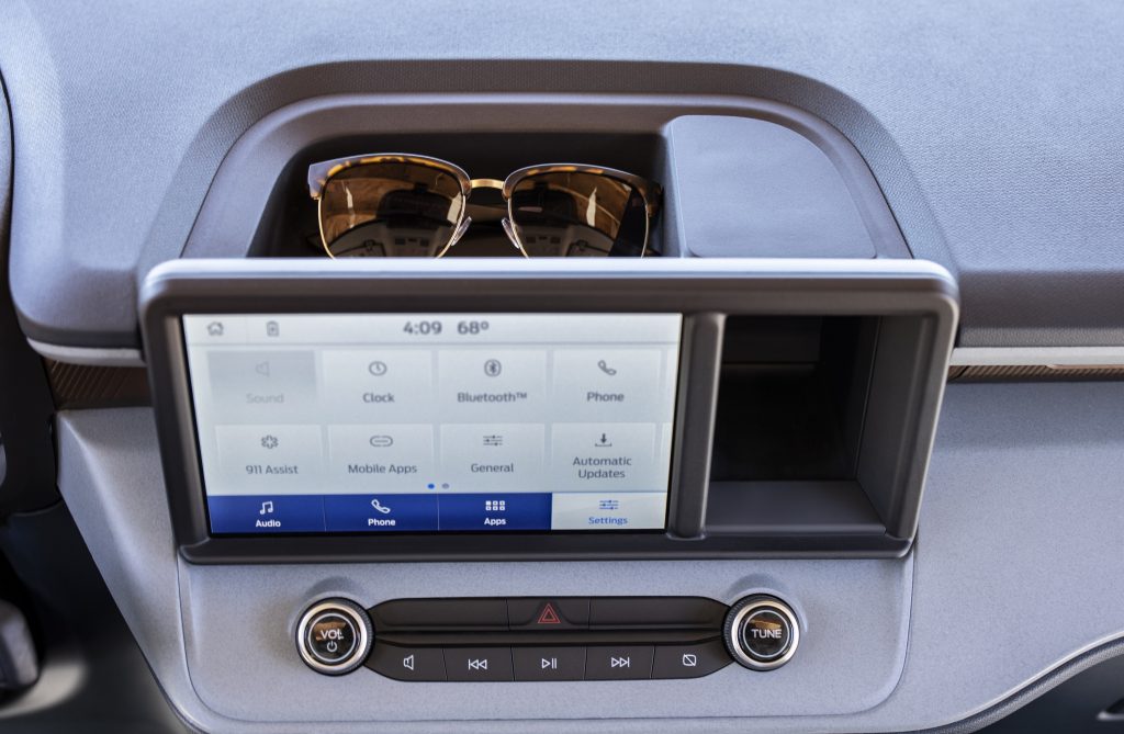 The dated-looking infotainment system on the new Ford Maverick
