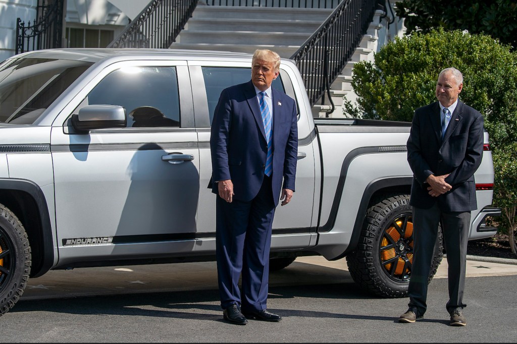 WASHINGTON, DC - SEPTEMBER 28: U.S. President Donald Trump chats with Steve Burns Lordstown Motors CEO about the new Endurance all-electric pickup truck on the south lawn of the White House on September 28, 2020 in Washington, DC. They bought the old GM Lordstown plant in Ohio to build the Endurance all-electric pickup truck, inside those four wheels are electric motors similar to electric scooters.  (Photo by Tasos Katopodis/Getty Images) Can Daniel Ninivaggi, Lordstown CEO Save The Company?