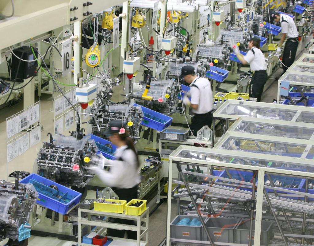 Tahara, JAPAN: Workers at Japan's auto giant Toyota motor assemble engines for LEXUS cars at the company's Tahara plant in Aichi prefecture, 28 June 2007. 670 Lexus were assembled in Tahara plant as production output per day, the company said.  AFP PHOTO / KAZUHIRO NOGI (Photo credit should read KAZUHIRO NOGI/AFP via Getty Images). Learn to decode your toyota engine name with our Toyota engine family chart and engine feature table.