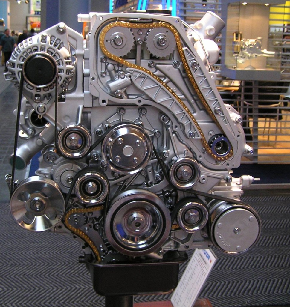 Engine with a timing chain 