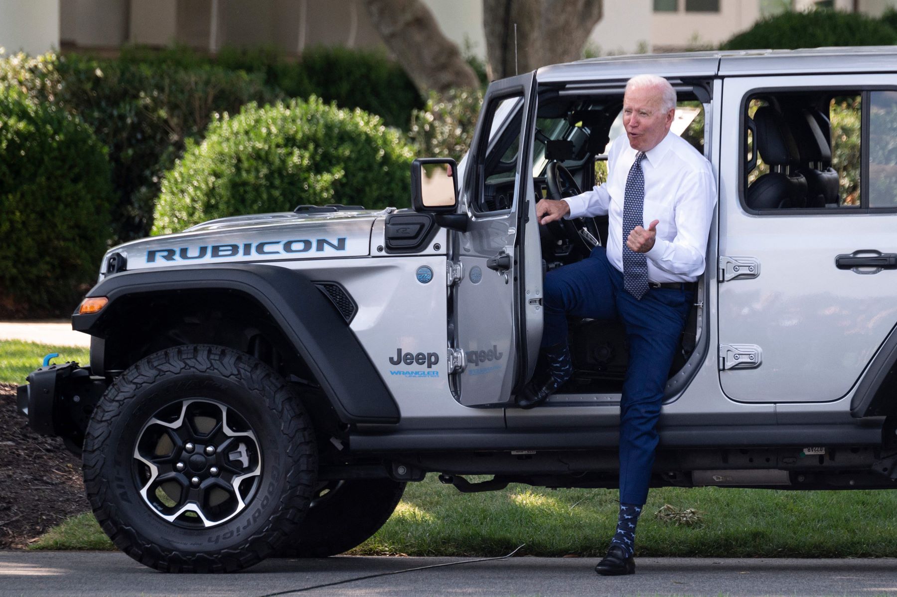 Joe Biden exiting a Jeep Wrangler Rubicon 4xe at the White House for a talk on climate and EVs