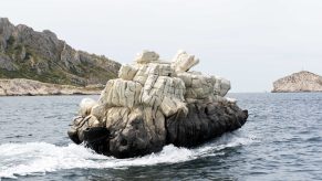 L'Invisible motor boat