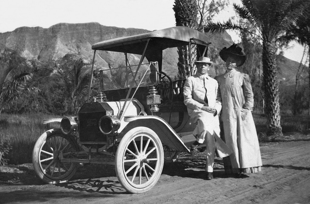 Couple stand by their 1909 Ford Model T