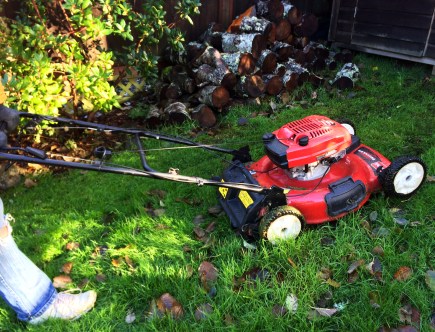 Bob Vila: Why Mulching Leaves with a Lawn Mower Is Better Than Raking Them