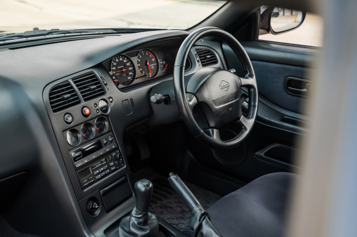 Nissan Skyline GT-R R33 interior.