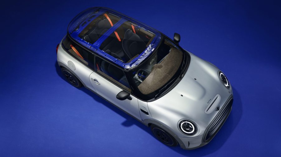 The Mini Strip concept in silver with a glass roof