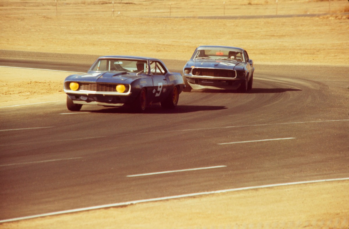 Ronnie Bucknum leads Peter Revson at Riverside 1969
