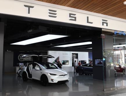 Tesla Abandoning Mall Showrooms to Save Money With Cheaper Retail Locations