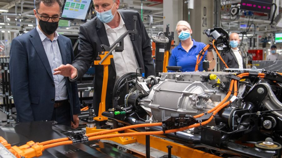 A German politician visiting a Volkswagen plant during the semiconductor chip shortage