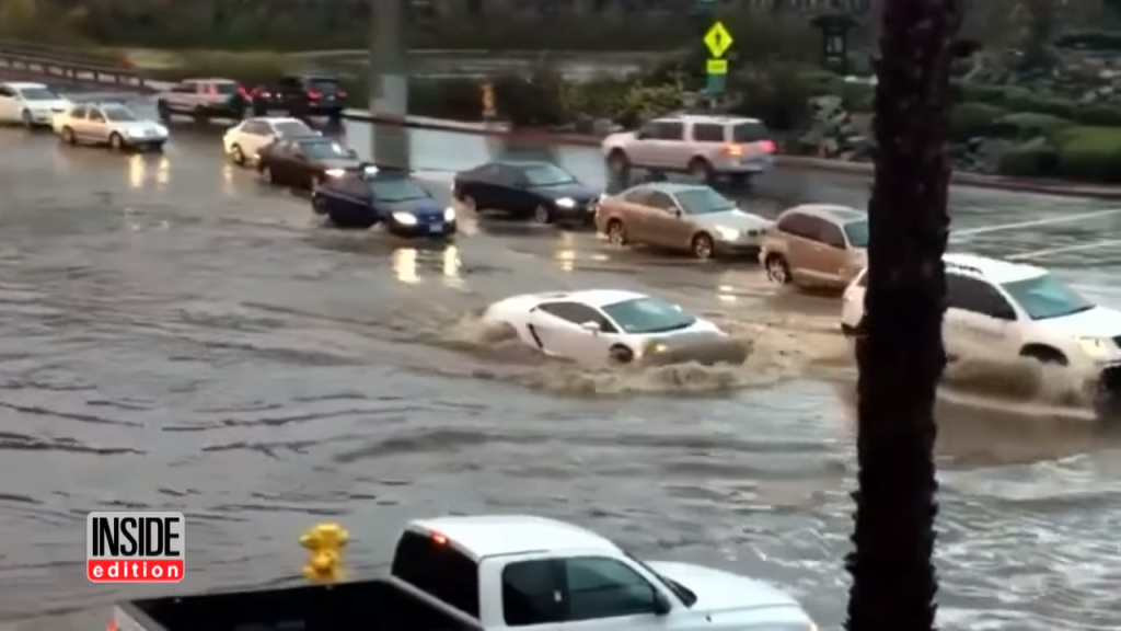 A Lamborghini Gallardo going through a flooded intersection