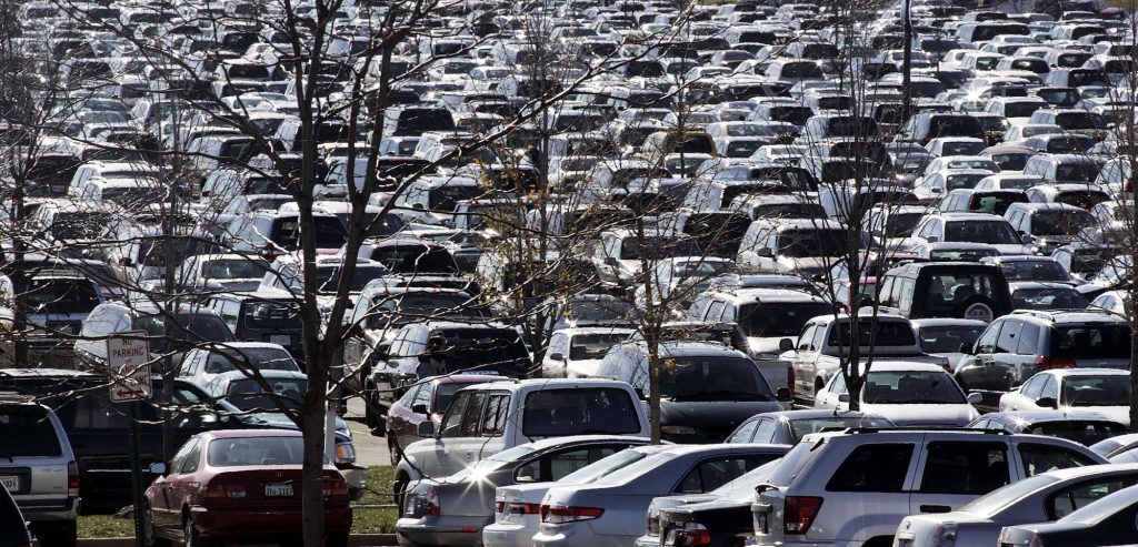 Cars fill a parking lot. Consumers had six major complaints about cars in 2020.