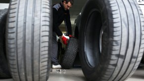 Changing to winter tyres in Russia