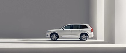 The 2021 Volvo XC90 Holds Its Own Against the 2022 Acura MDX