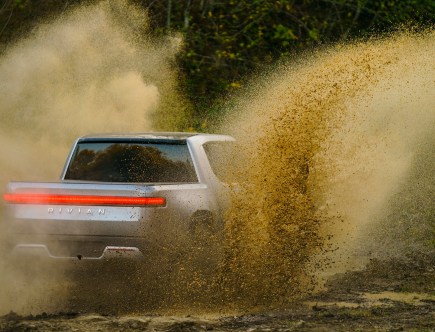Watch The 2022 Rivian R1T Offroad Conquering Hell’s Gate in Moab, Wowing Bystanders