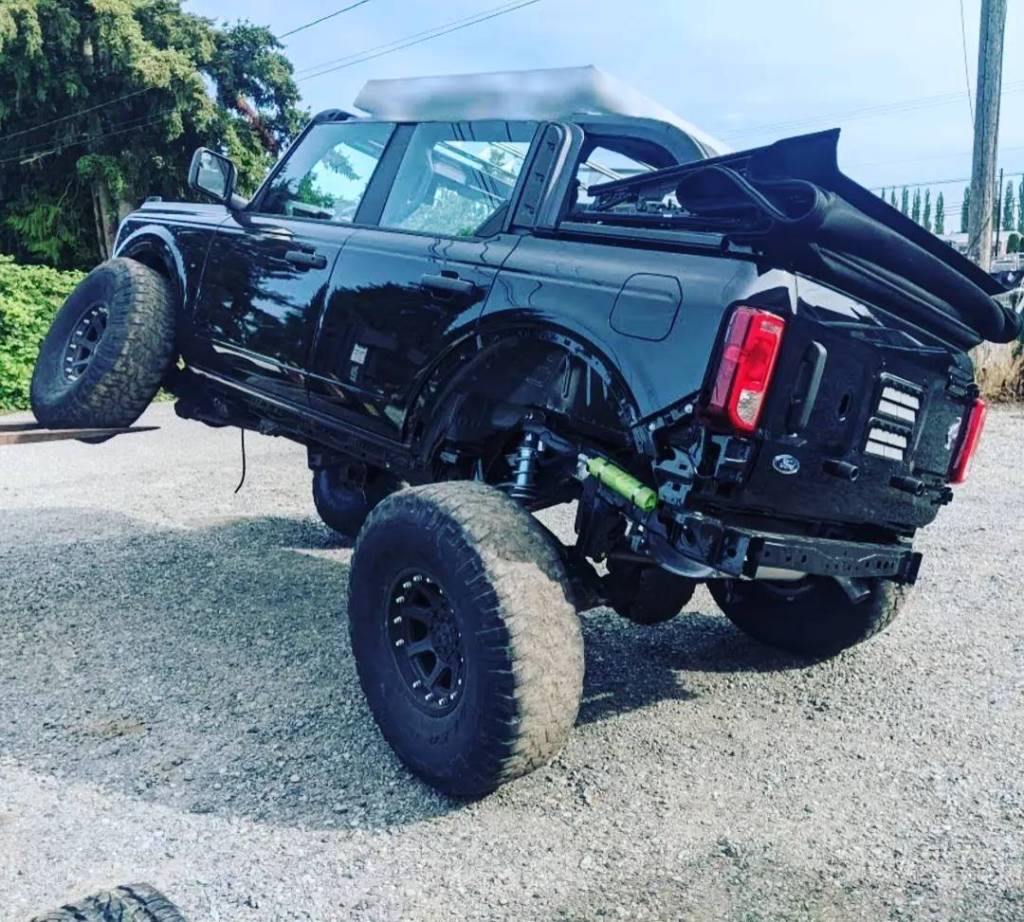 2021 Ford Bronco solid-axle air bump placement