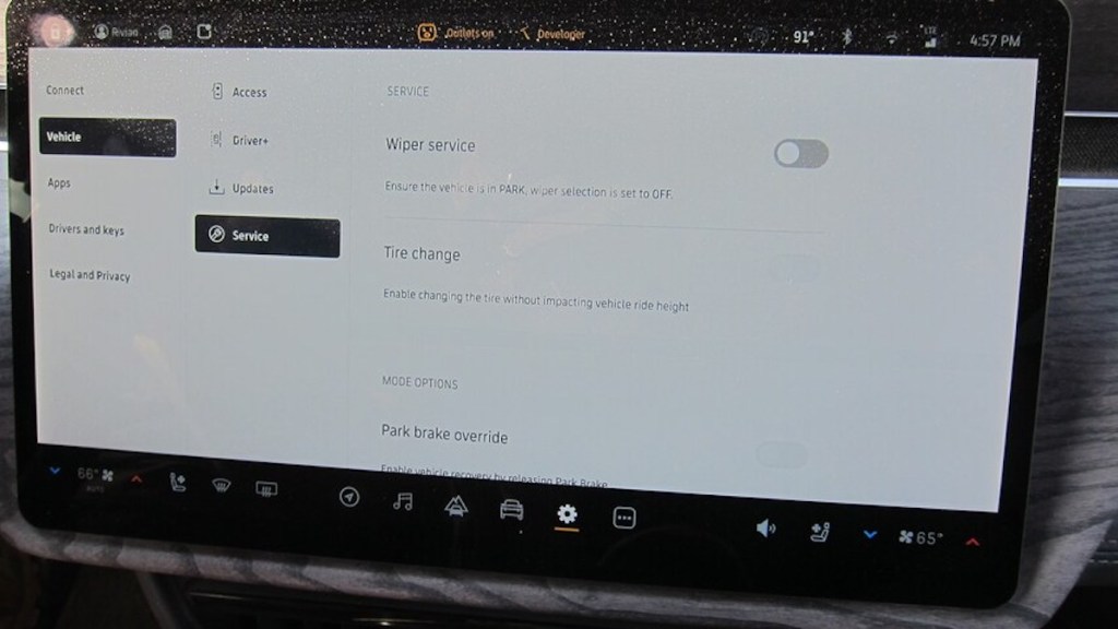 infotainment screen showing tire-changing mode