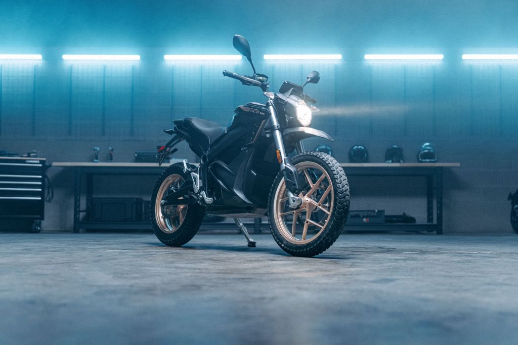 A black-and-gold 2022 Zero DSR in a garage