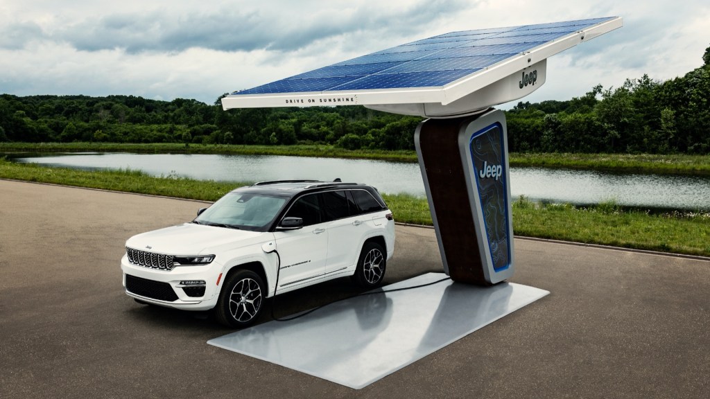 The 2022 Jeep® Grand Cherokee 4xe charging 